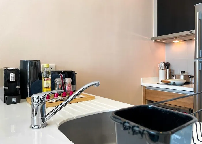 200m Bts L Large 47 Sqm L Rooftop Pool *
