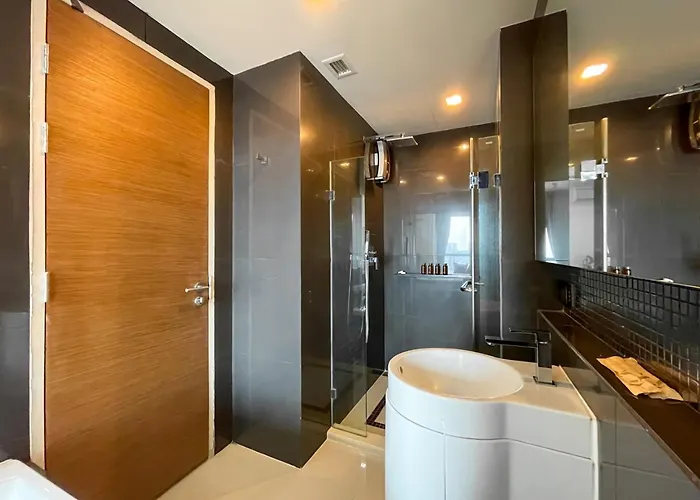200m Bts L Large 47 Sqm L Rooftop Pool *