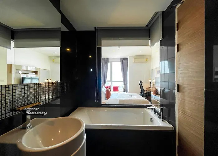 200m Bts L Large 47 Sqm L Rooftop Pool *