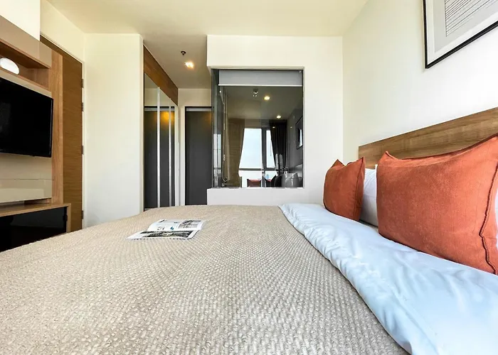 200m Bts L Large 47 Sqm L Rooftop Pool