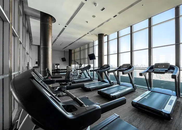 200m Bts L Large 47 Sqm L Rooftop Pool